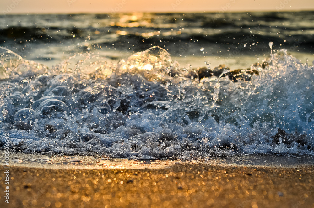 Красивое море. Шум волн моря. Стихи о море. Брызги моря. Стихи шум волны стихи.