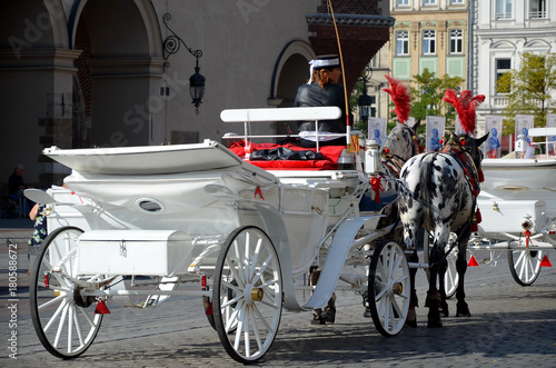 Obraz na płótnie Cab on the main square - old town in Krakow, Poland w salonie