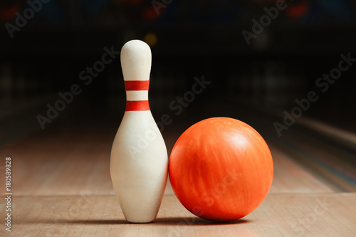 Fényképezés Pin and ball on floor in bowling club