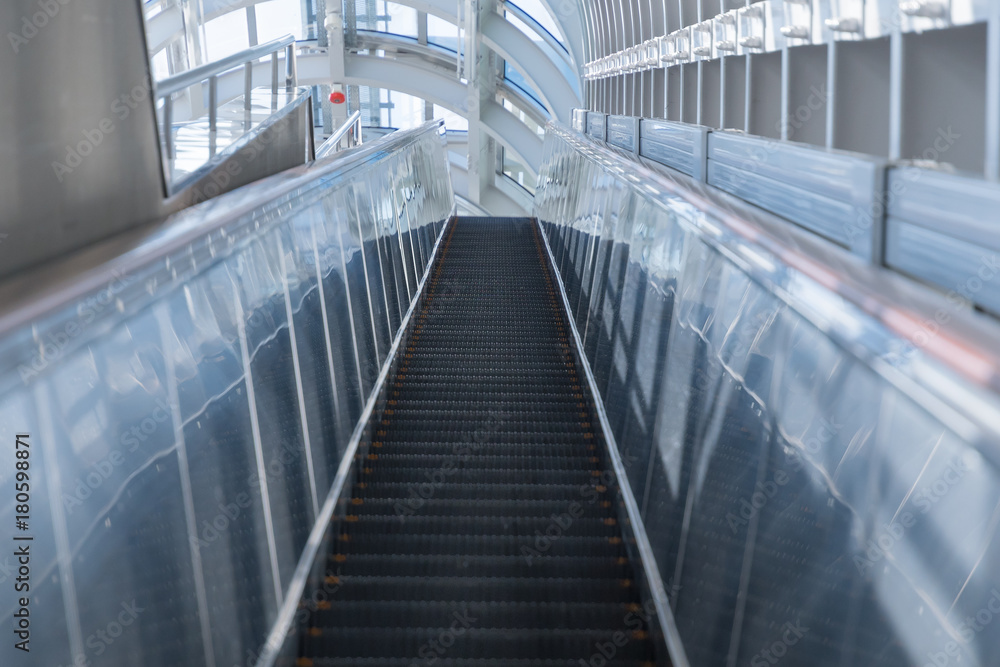 Obraz premium エスカレーター / ルール、マナーのイメージ