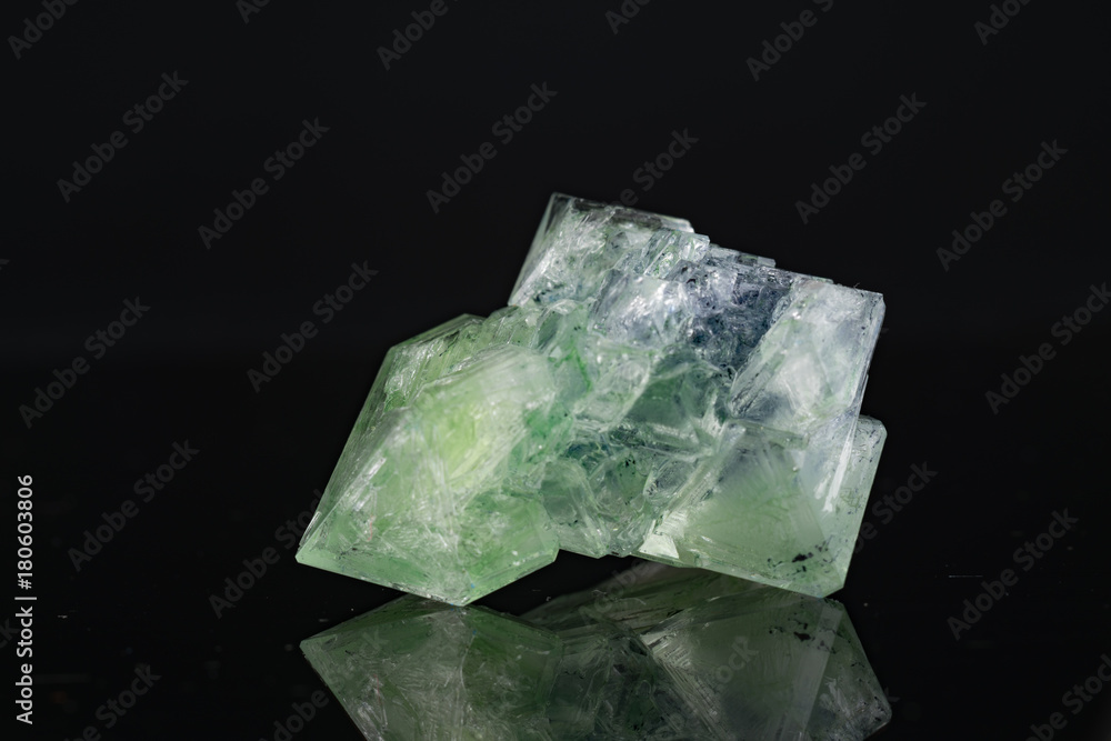 Fototapeta premium Green natural crystal mineral on a black background