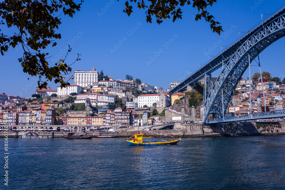 Altstadt und Brücke in Porto