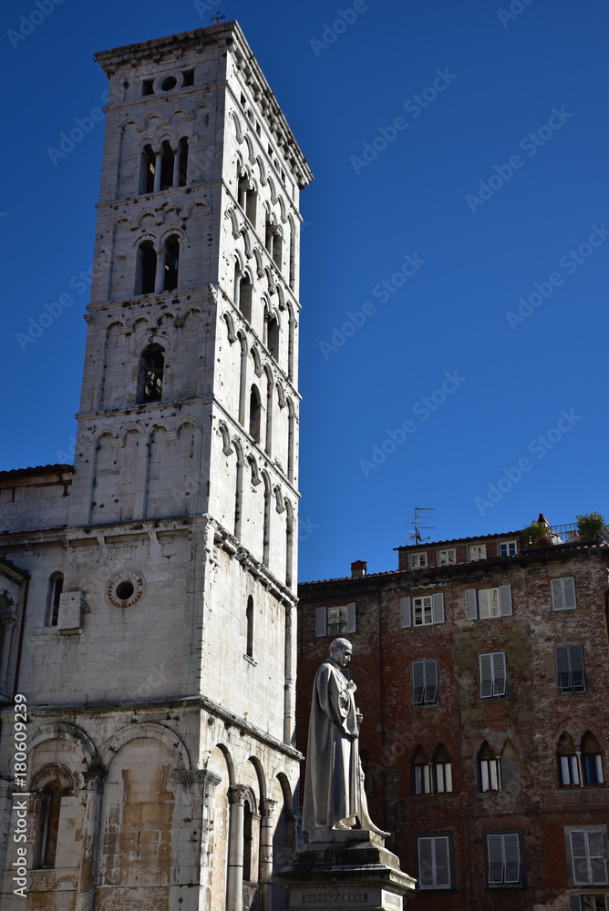 Campanile de l'église San Michele à Lucca en Toscane, Italie