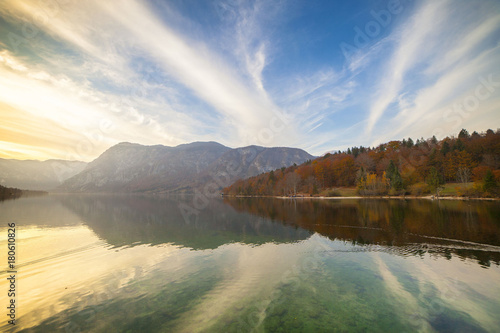 Slovenia  il lago di Bohinj in autunno.
