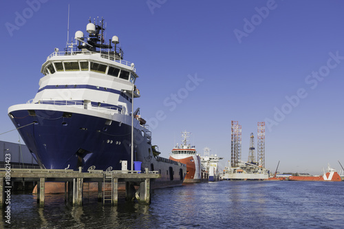 Tableau sur toile Offshore vessels in the Port of Den Helder, the Netherlands.