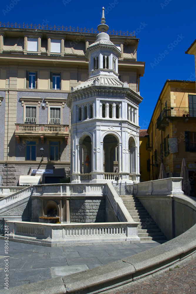 Fototapeta premium Fontana Termale La bollente ad Acqui Terme Piemonte Italia Italy