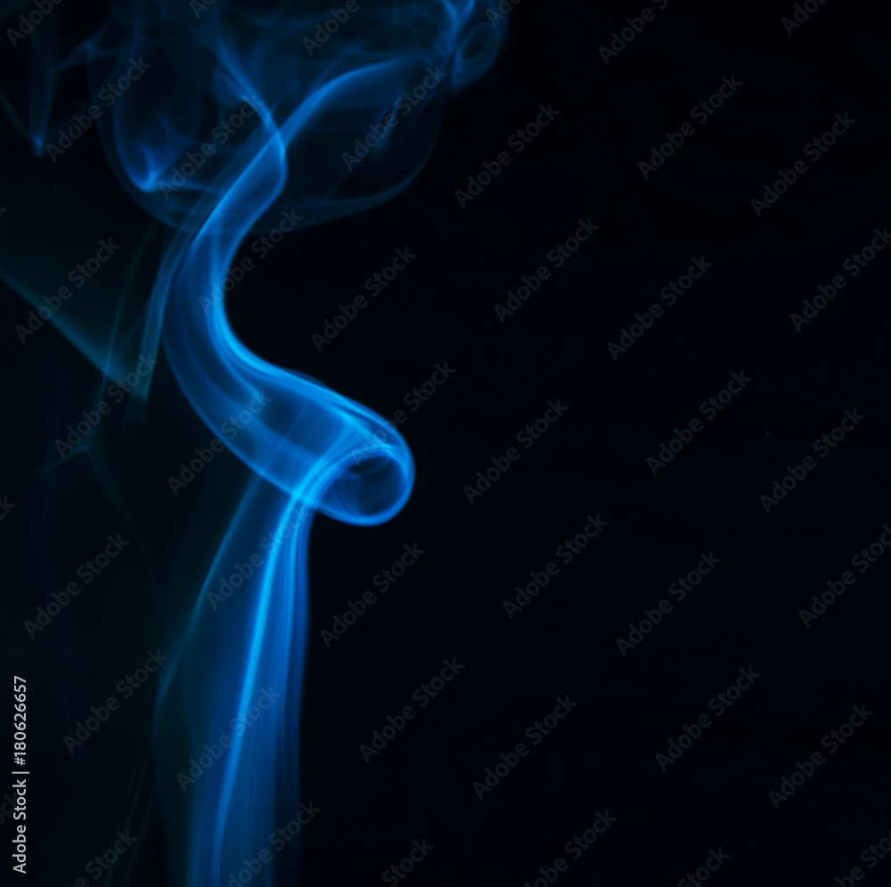 Obraz premium Blue smoke on black background