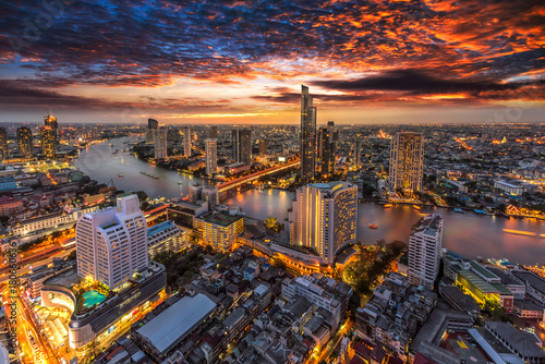 Canvas Print Bangkok city at sunset (Taksin Bridge)