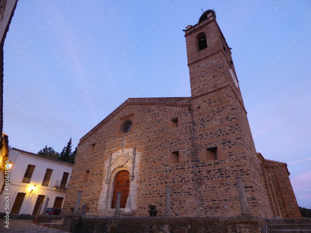 Almonaster la Real ( Huelva) cuenta con un castillo árabe, casas mudéjares y góticas y una mezquita más antigua que la de Córdoba