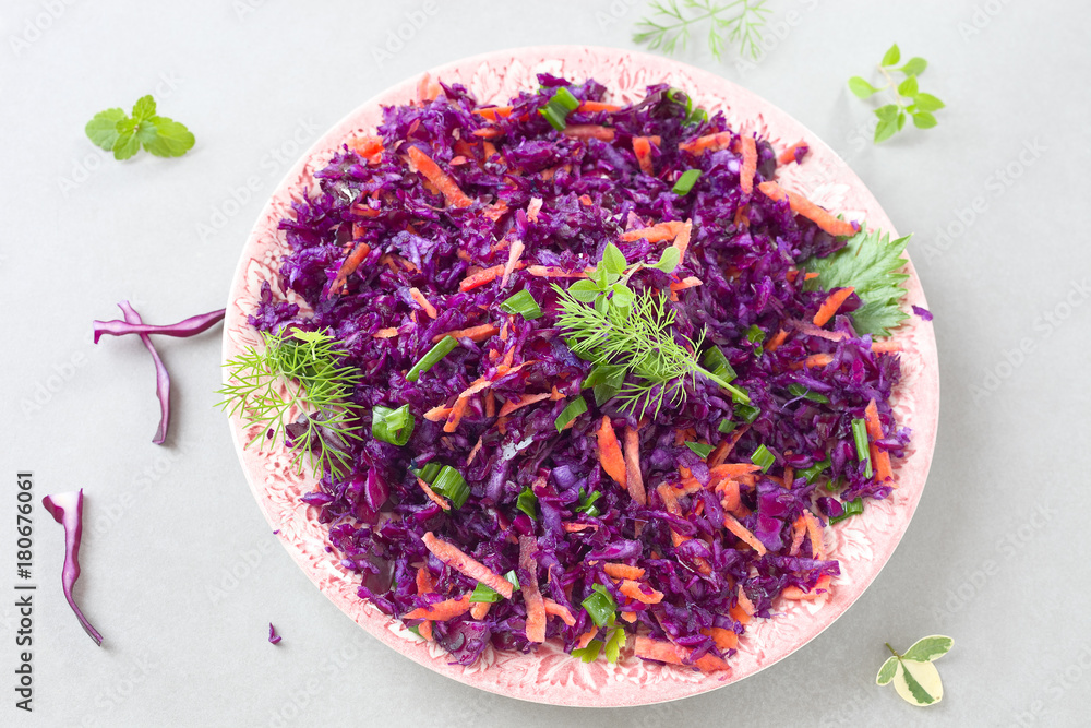 Rotkohlsalat mit Karotte Rotkohlsalat mit Karotte
