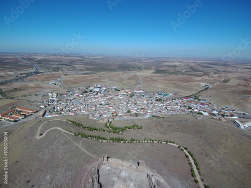 Almonacid de Toledo en Castilla la Mancha, España. Paisaje aereo. Fotografia con dronde photo