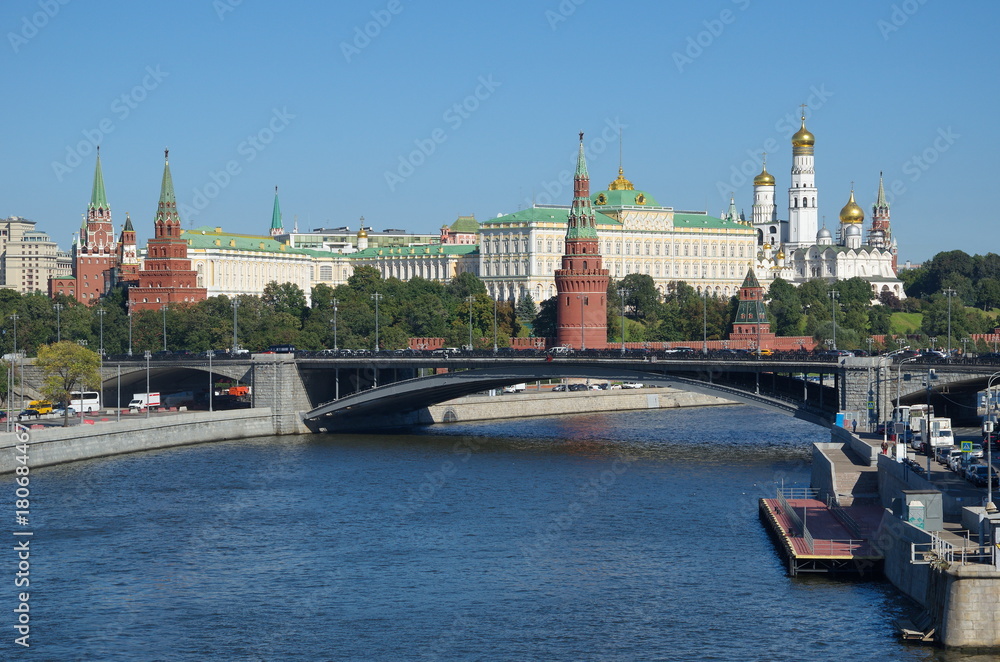 Autumn view of the Kremlin, Big Stone bridge and on the Moskva-river, Moscow, Russia 