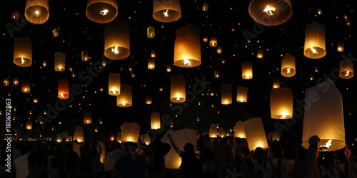 flying candle during Loy krathong festival , Chiang mai , Thailand © MICHEL