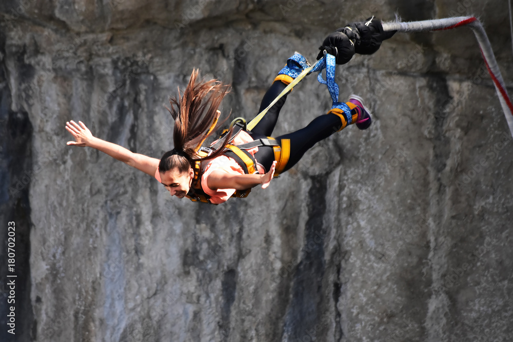 Bungee jumps, extreme and fun sport. - obrazy, fototapety, plakaty 