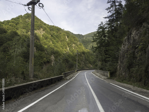 Passstraße über die rumänischen Karpaten, von de Arges kommend. photo