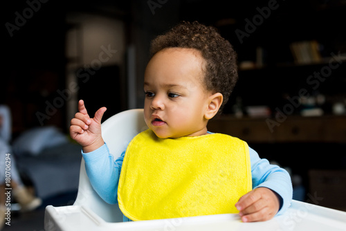 Cuadro en lienzo little african american boy in bib