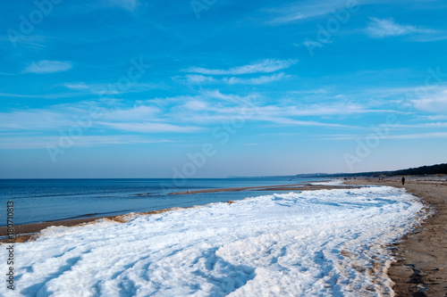 Schnee und Eis am Strand auf Usedom