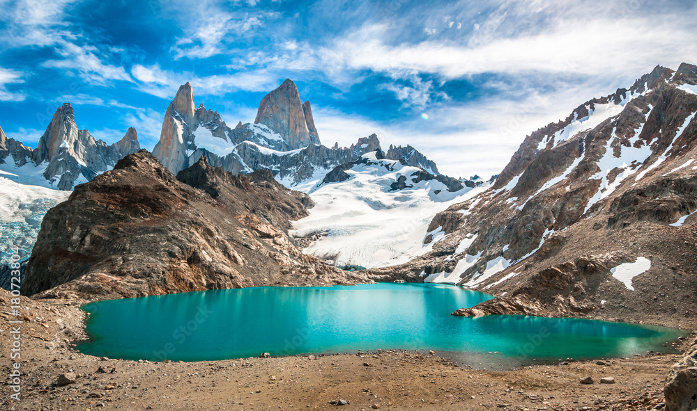 Fototapeta premium Fitz Roy mountain and Laguna de los Tres, Patagonia, Argentina
