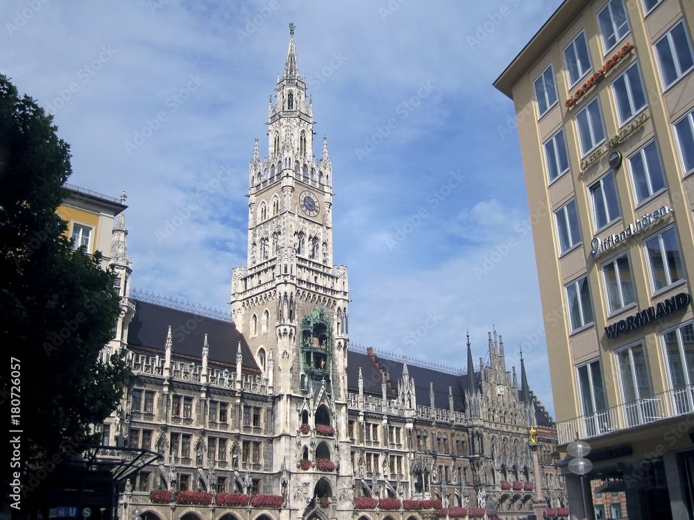 Facade of New Town Hall (Neues Rathaus, Rathaus-Glockenspiel), sunny day, Munich, Bavaria, Germany
