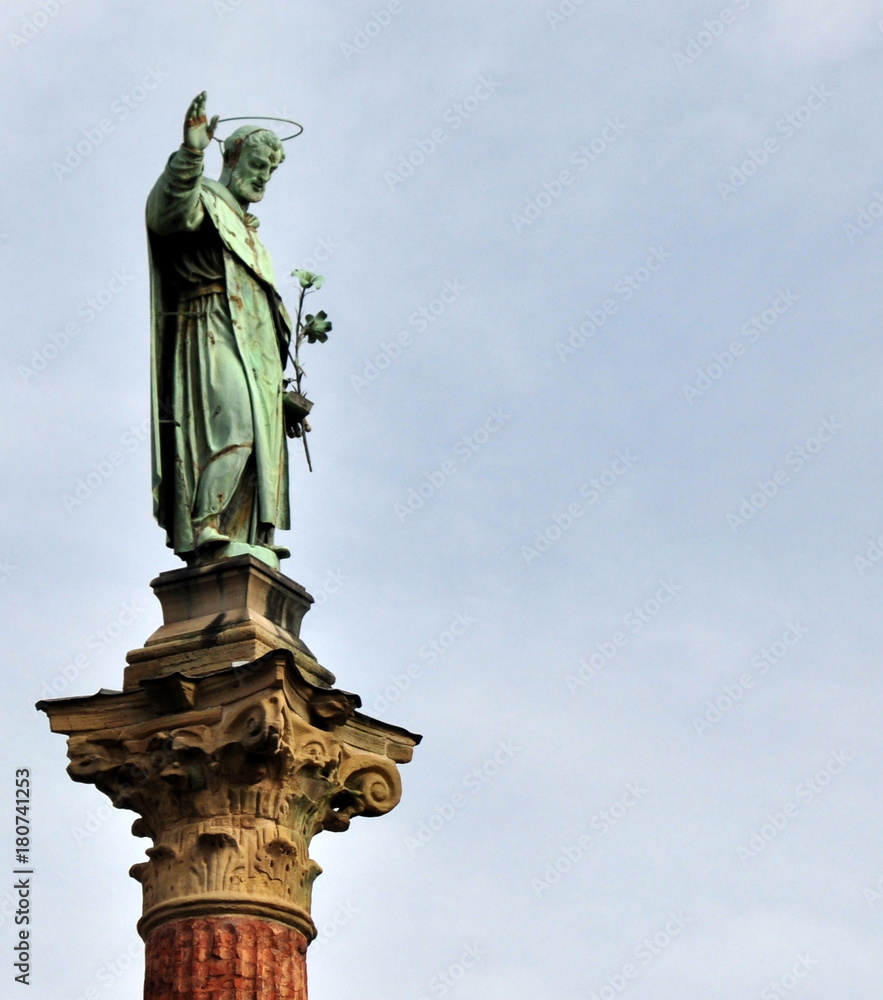 Fototapeta premium Statue des Heiligen Dominikus 