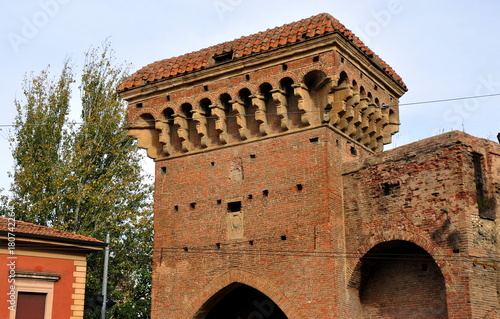 Antikes, ziegelsteinernes Stadttor San Donato