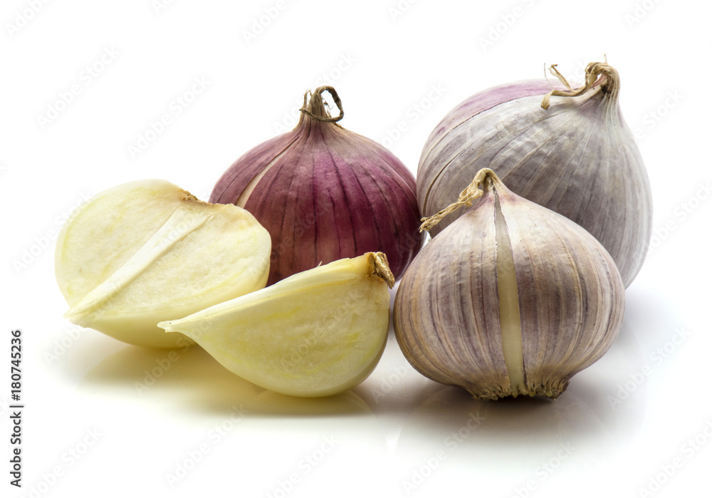 Fototapeta premium Three whole, one half, quarter of solo garlic isolated on white background.