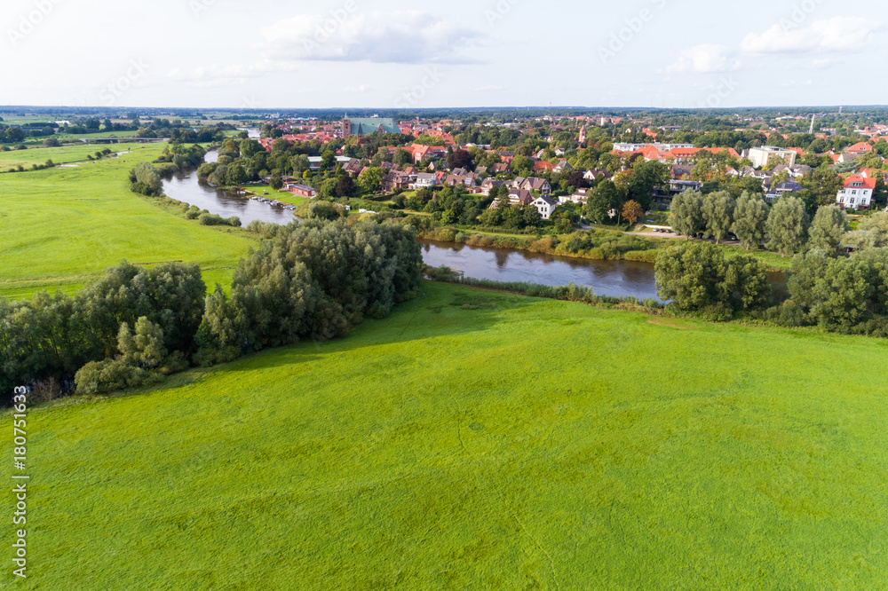 Luftaufnahme von Feldern im August Luftaufnahme von Feldern im August