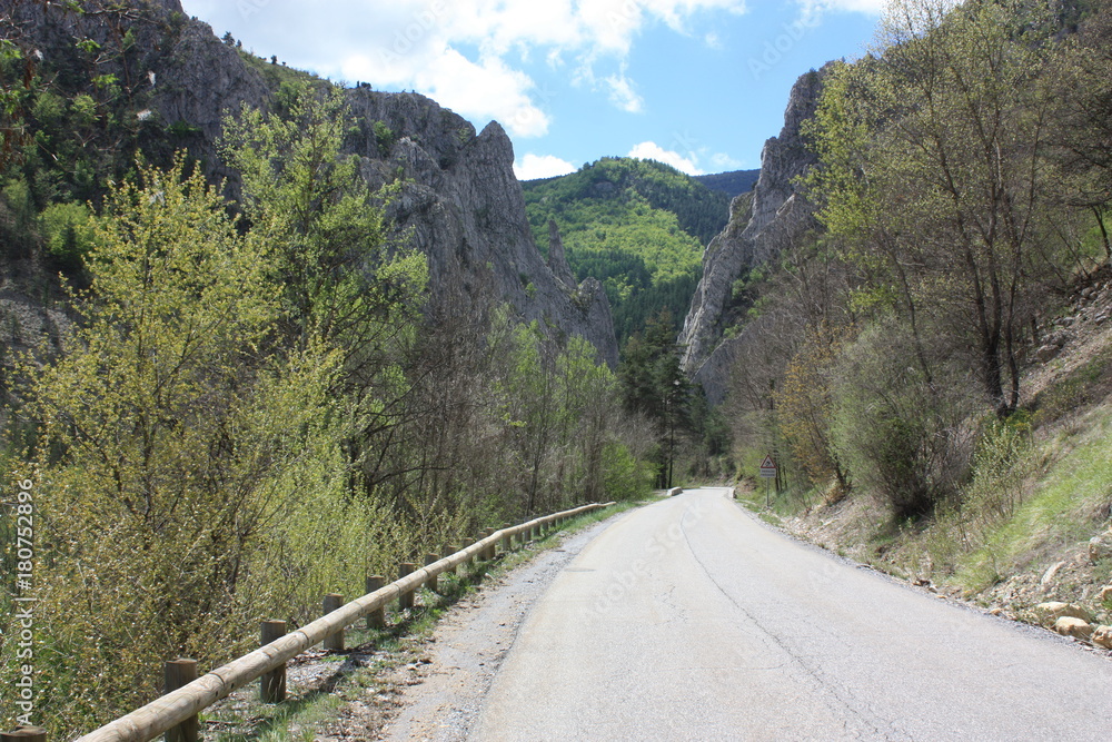 Route de montagne, Alpes de Haute Provence, France