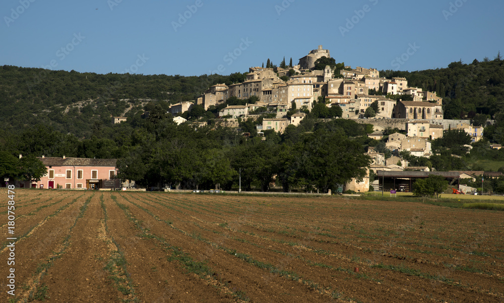 Village de Simiane-la-Rotonde, Alpes-de-Haute-Provence, France