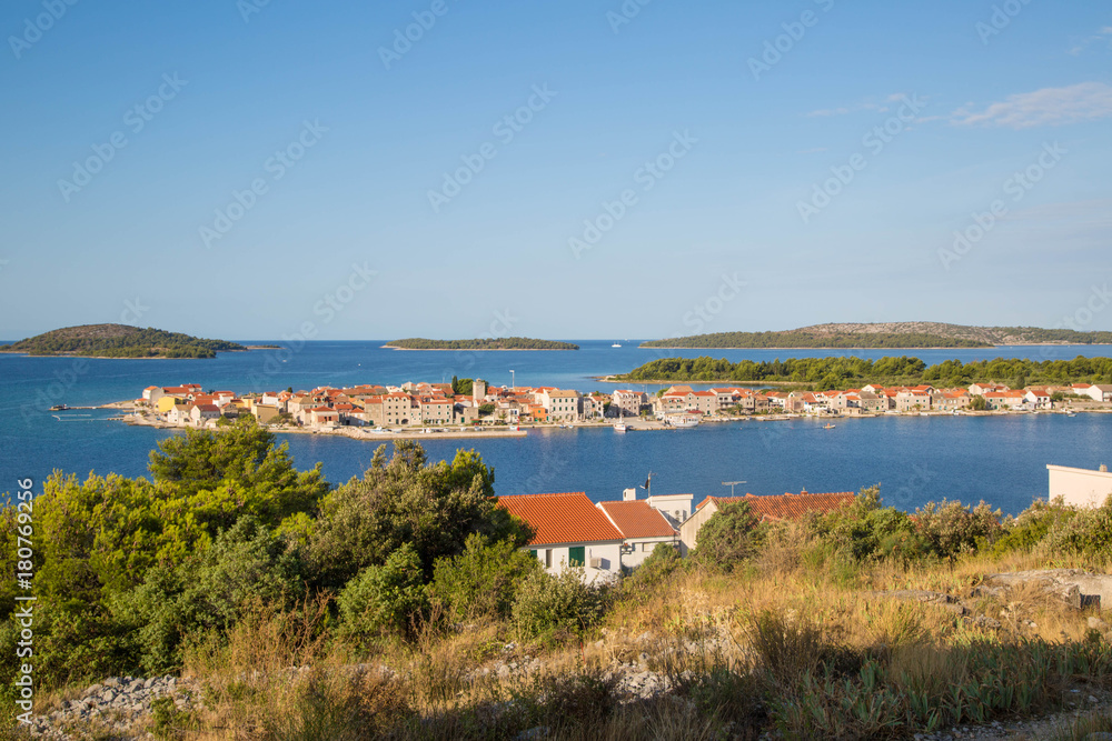 Morgenstimmung auf der kleinen Insel Krapanj bei Sibenik, Dalmatien, Kroatien
