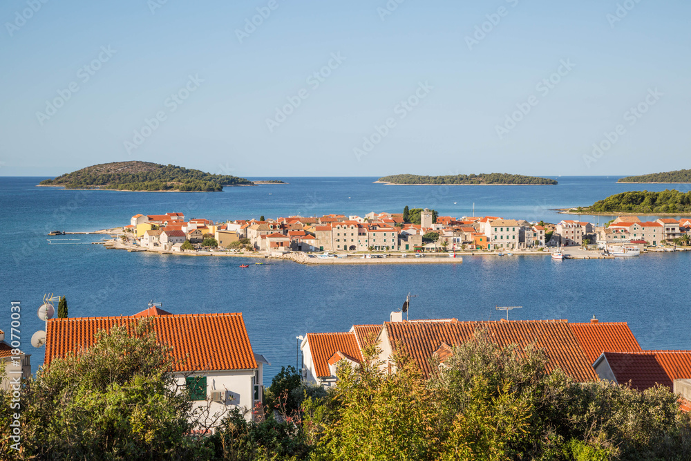 Morgenstimmung auf der kleinen Insel Krapanj bei Sibenik, Dalmatien, Kroatien