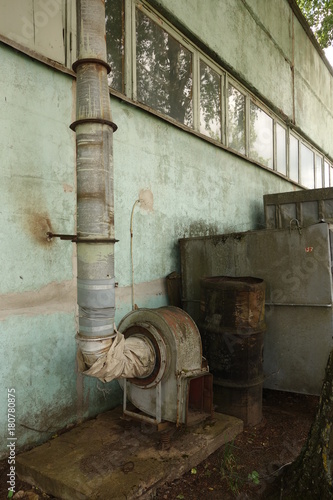 Wallpaper Mural Заброшенное здание Torontodigital.ca