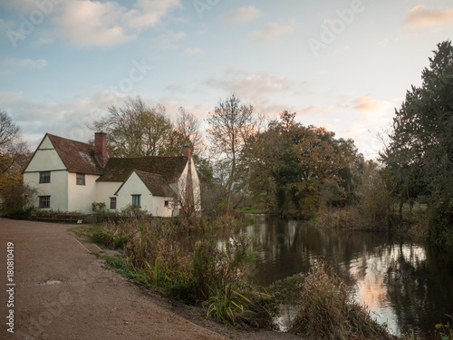 Fototapeta Willy lotts flatford mill cottage constable country haywain painting river