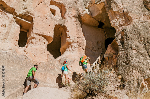 Foto Travel at ancient cave underground city and Crusaders Church in Cappadocia, Turkey