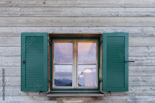 Österreich, Montafon, Garfrescha, Fenster mit Schlagläden