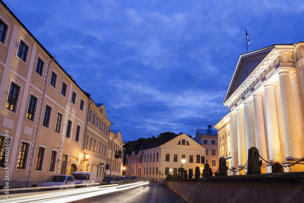 University of Tartu and street traffic