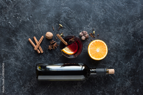 Obraz na plátne wine bottle and glass with mulled wine