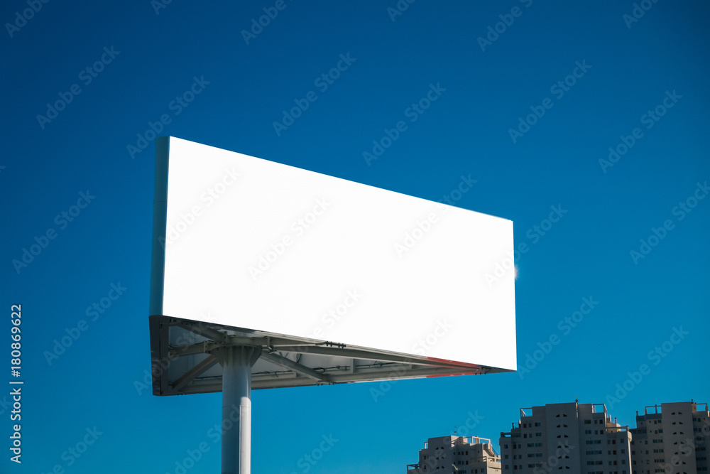 Obraz premium Mock up of triangle billboard or advertising poster with blue sky background