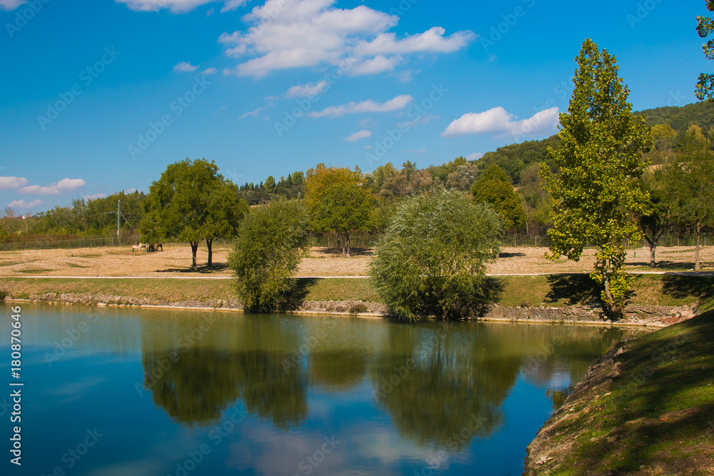 Parco fluviale del fiume Tevere vicino Todi, Umbria Parco fluviale del fiume Tevere vicino Todi, Umbria