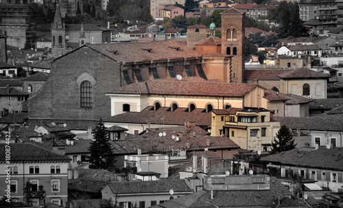Aussicht von der Chiesa di San Michele in Bosco auf die Dächer der Altstadt von Bologna 