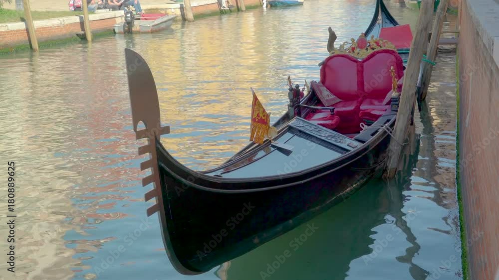 14550_A_floating_black_Venetian_gondola_on_the_side_of_the_canal.mov 14550_A_floating_black_Venetian_gondola_on_the_side_of_the_canal.mov