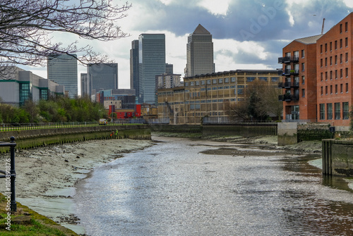 Картината върху платно River lea, Bow looking at Canary Wharf