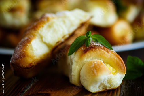 homemade cakes with cream cheese