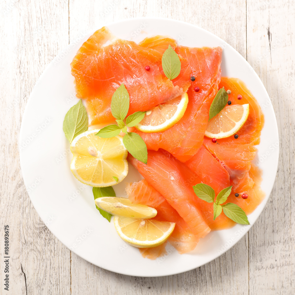 smoked salmon slices