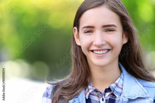 Quadro em tela Attractive teenage girl outdoors