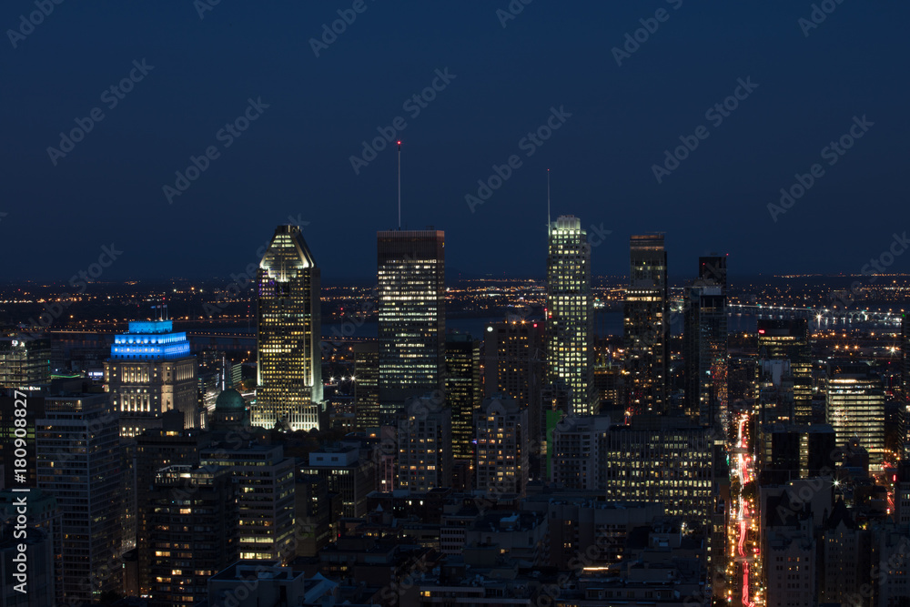 Montréal by night