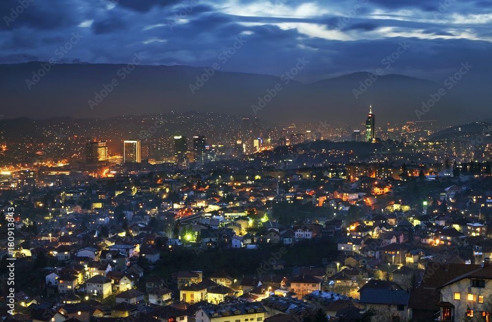 Fototapeta premium Panoramiczny widok na Sarajewo. Bośnia i Hercegowina