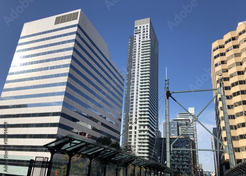 Palazzi e cielo blu a Toronto, Ontario, Canada photo