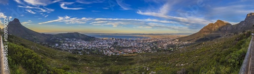 Panorama von Kapstadt von der Talstation der Seilbahn auf den Tafelberg