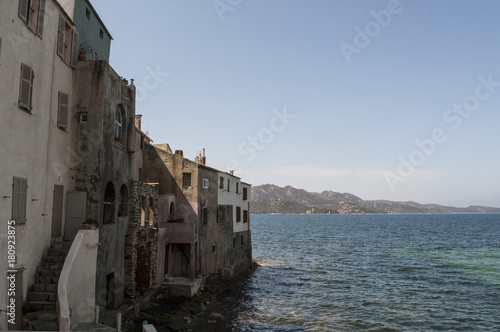 Corsica  29 08 2017  lo skyline di Saint-Florent  San Fiorenzo   popolare villaggio di pescatori sulla costa ovest dell Alta Corsica  chiamato la Saint-Tropez corsa